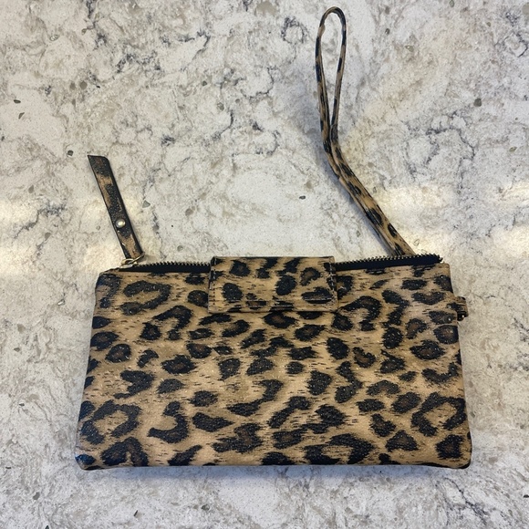 Animal Print‎ wristlet - Picture 3 of 7